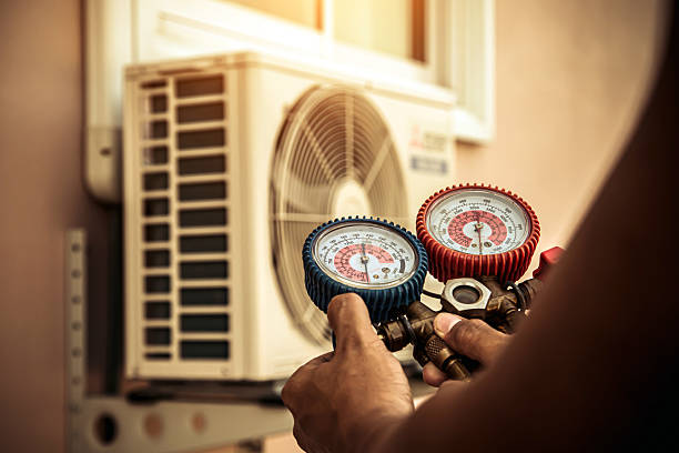 Professional Hvac technician working in Garden Grove, FL